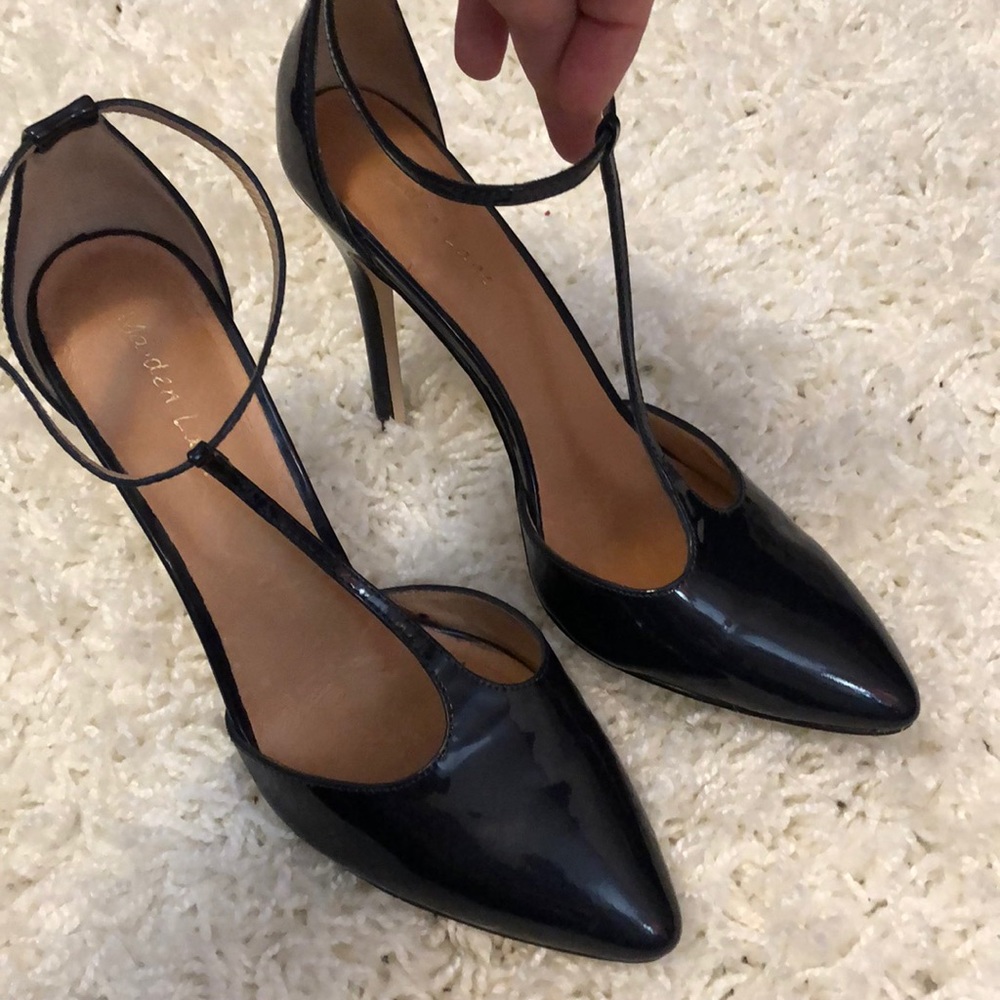 Maiden Lane navy blue pumps
